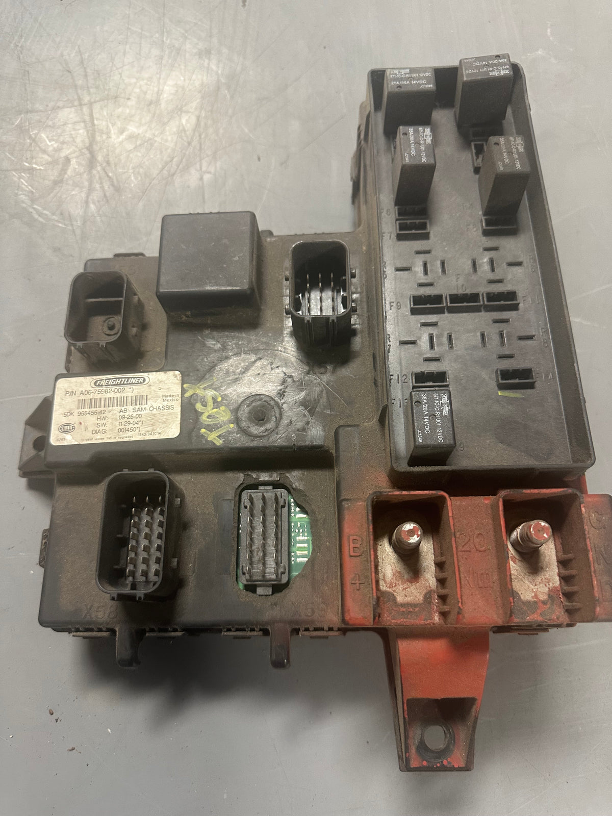 Freightliner Cascadia fuse panel SAM Chassis A06 75982 002