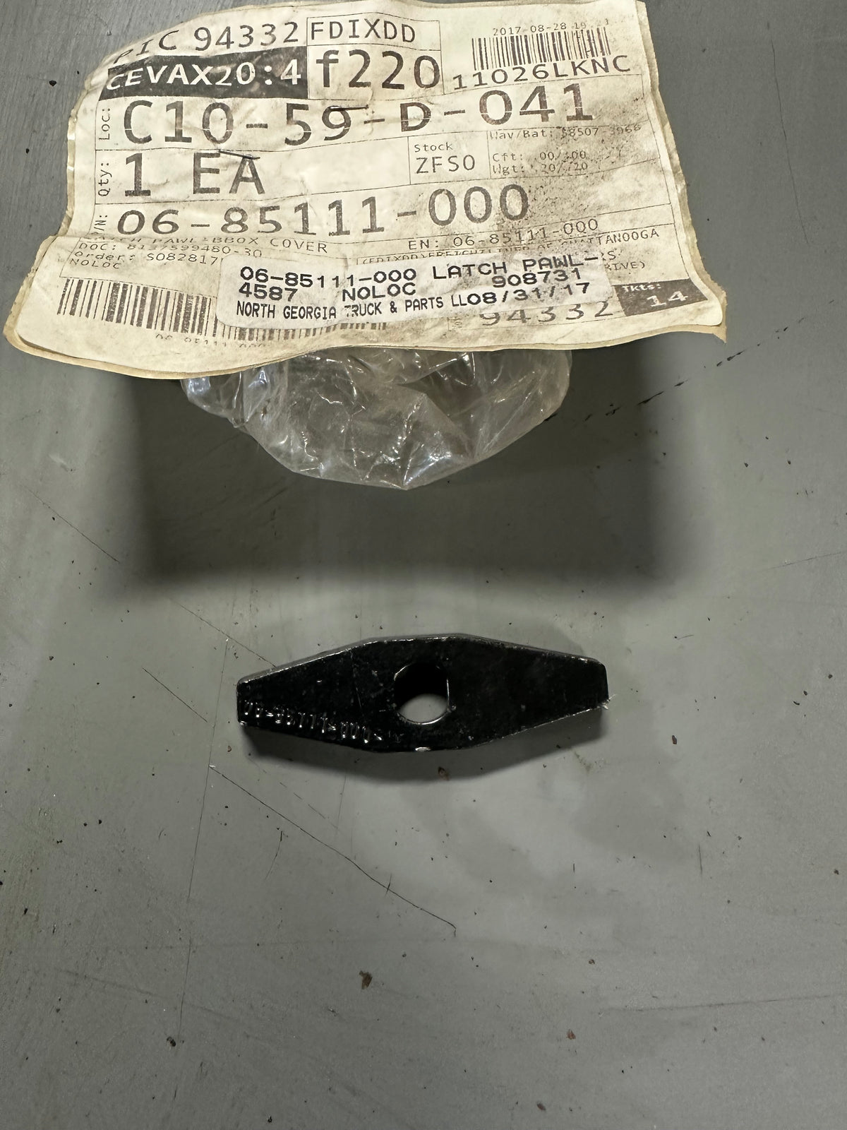 Freightliner battery box latch 0685111000 new part — North Trucks and Parts