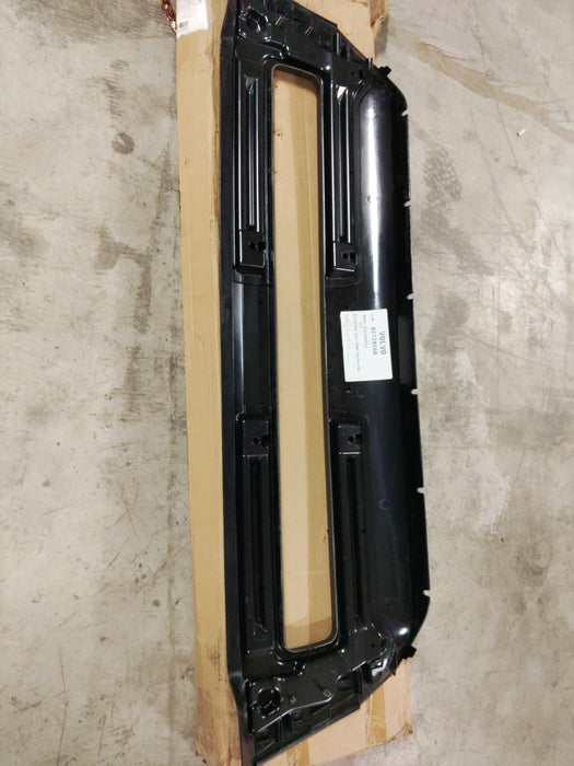 Volvo  82728568 VNL bumper center New
