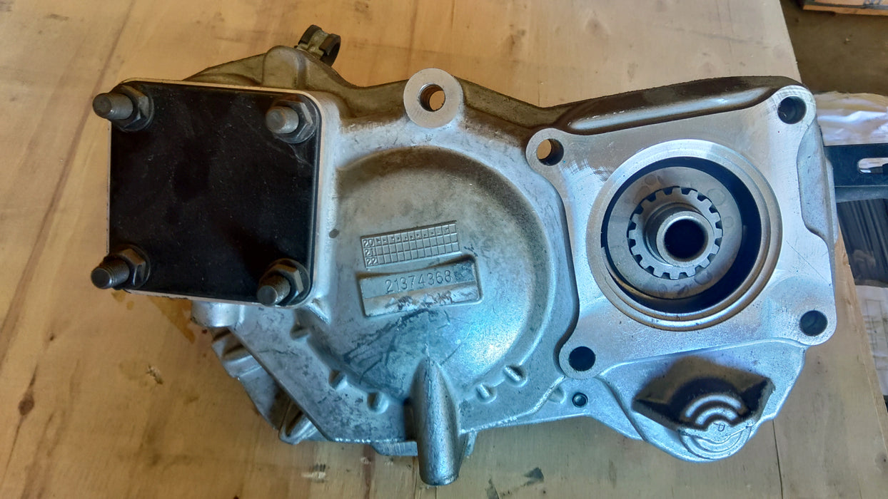 Genuine Volvo Mack power take off PTRD-D 21309472 slightly used new take off.