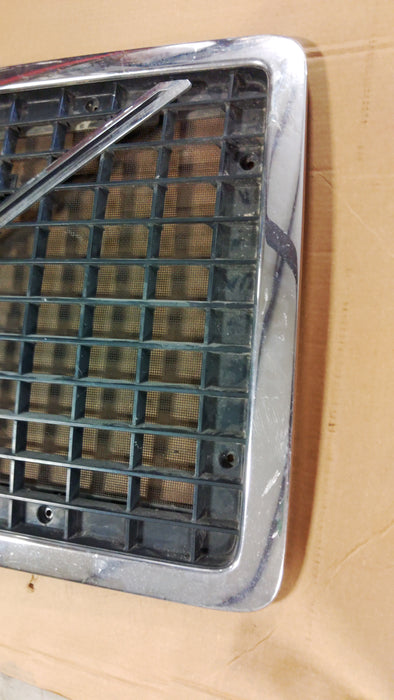 Volvo VNL grill 82733842 used