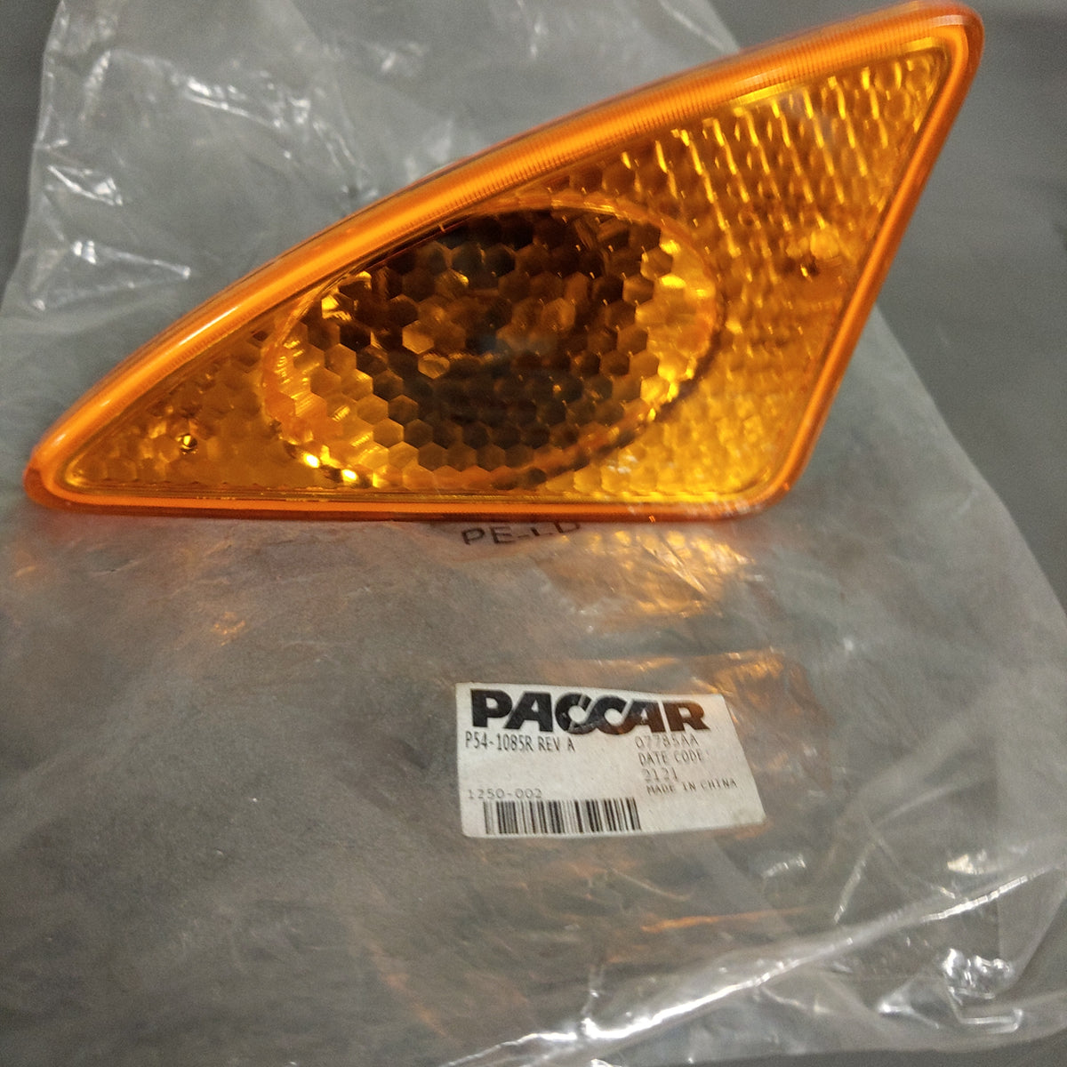 Paccar P54-1085R Turn side lamp RH New OEM — North Georgia Trucks