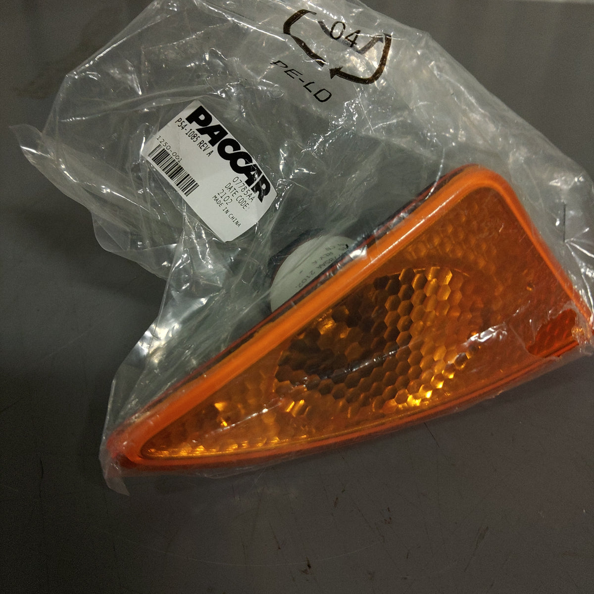 Paccar P54-1085 Turn side lamp LH New OEM — North Georgia Trucks