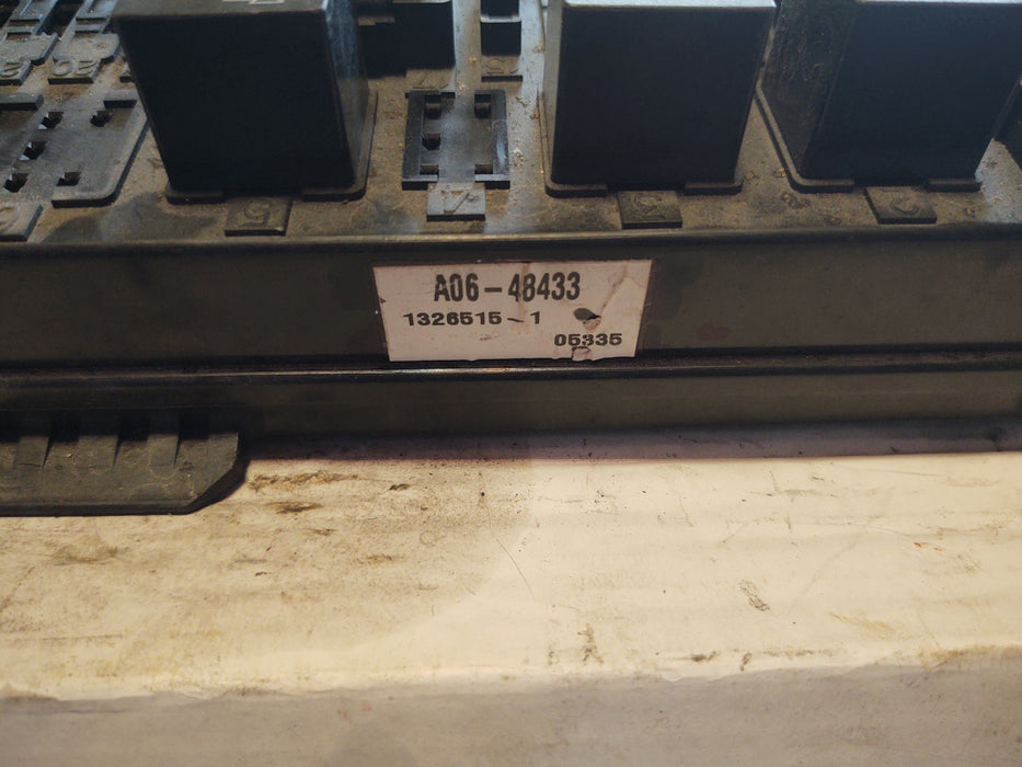 Freightliner Columbia Fuse Box A0648433 Used Part