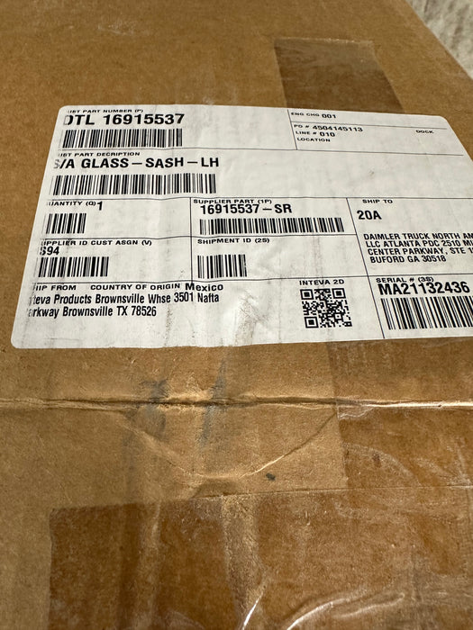 Freightliner Glass Left DTL 16915537 New old stock Part