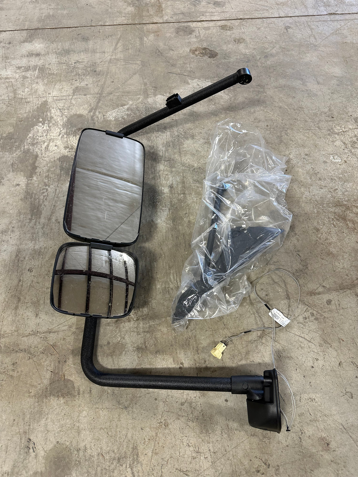 International Navistar Mirror System LH 3756628C91 New old stock 