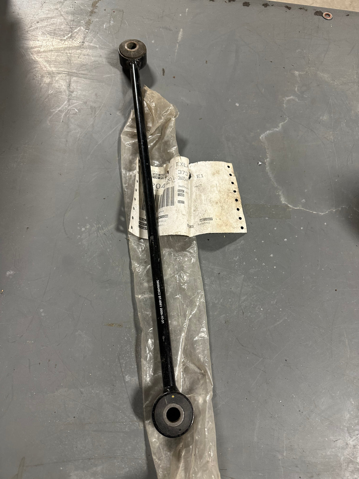 International radiator support 3605649C2 new old stock part — North ...