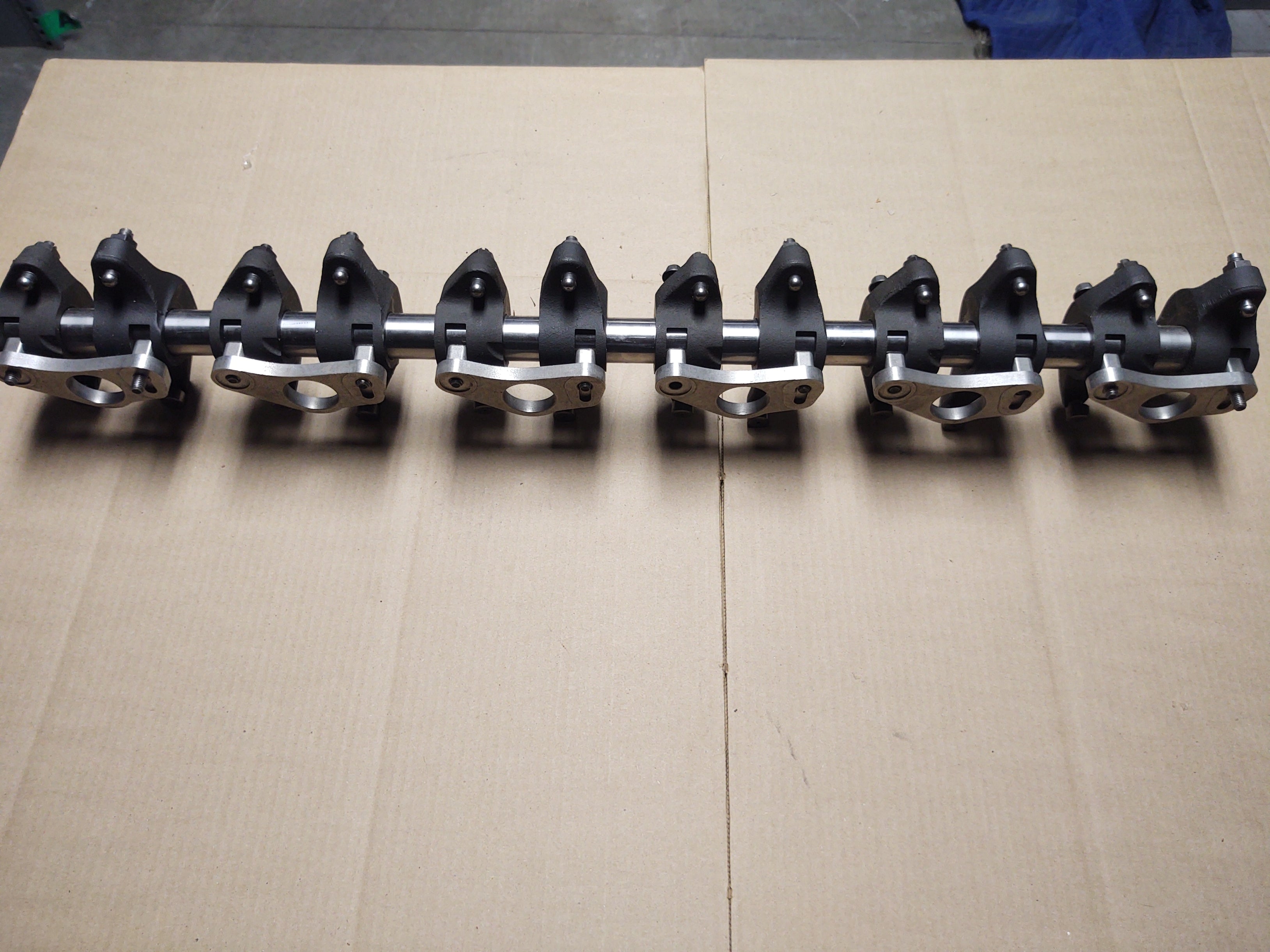 International DT466 rocker arm assembly casting # 1913 and 1914 OEM NE ...